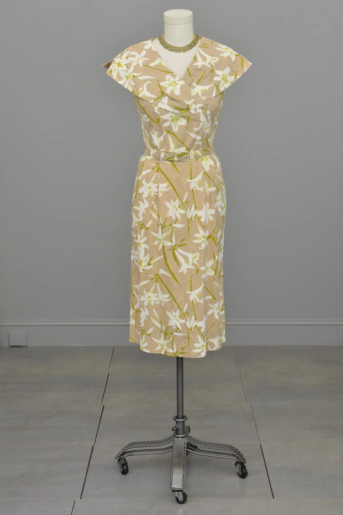 1940s 50s Taupe Novelty Lily Print Wiggle Dress