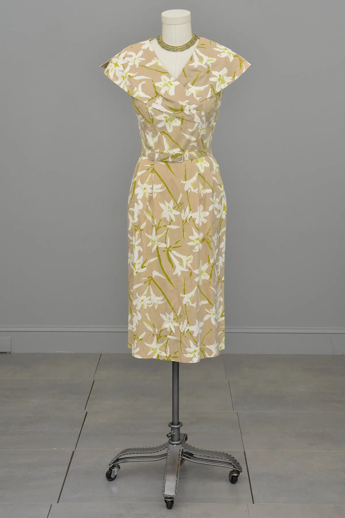 1940s 50s Taupe Novelty Lily Print Wiggle Dress