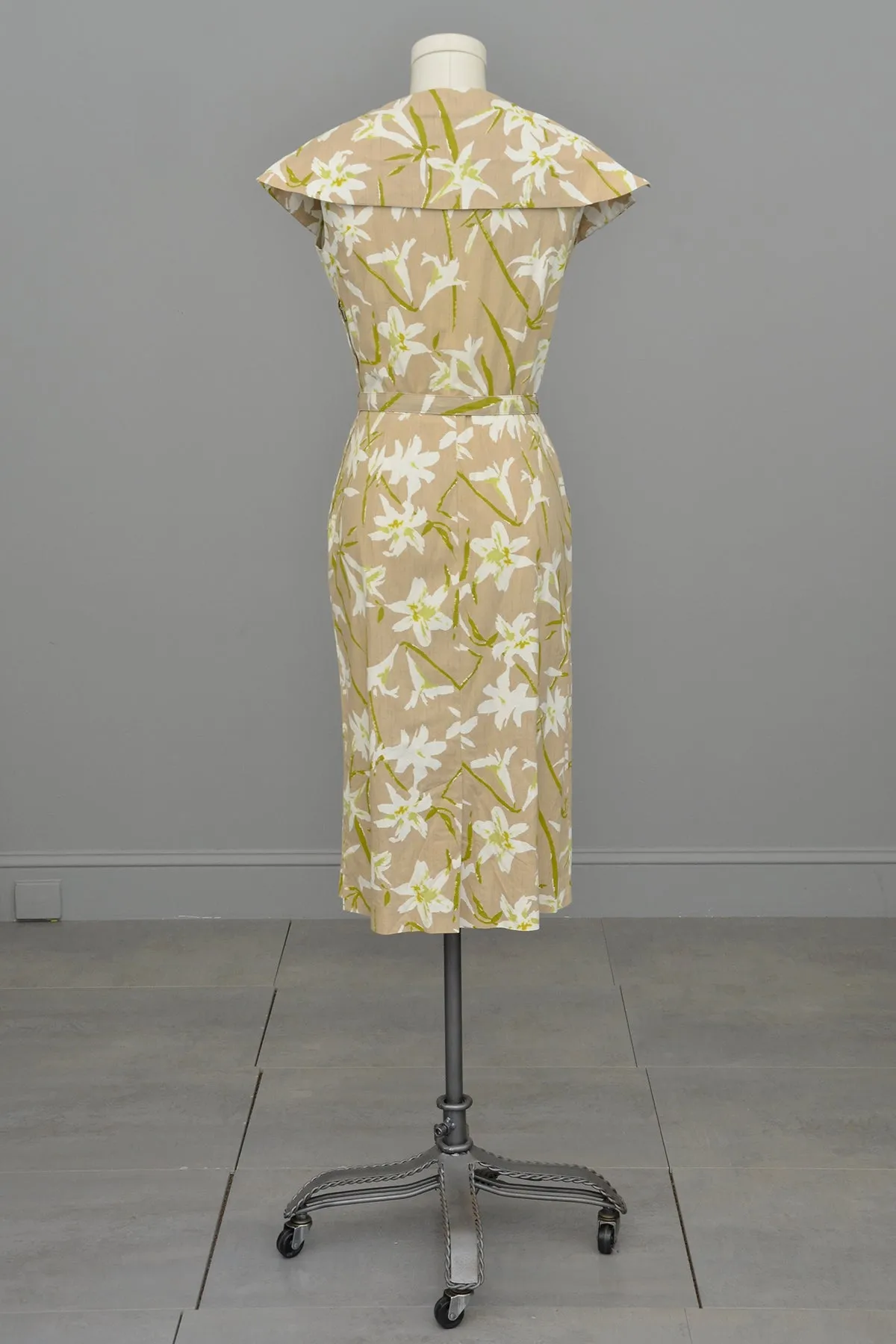 1940s 50s Taupe Novelty Lily Print Wiggle Dress