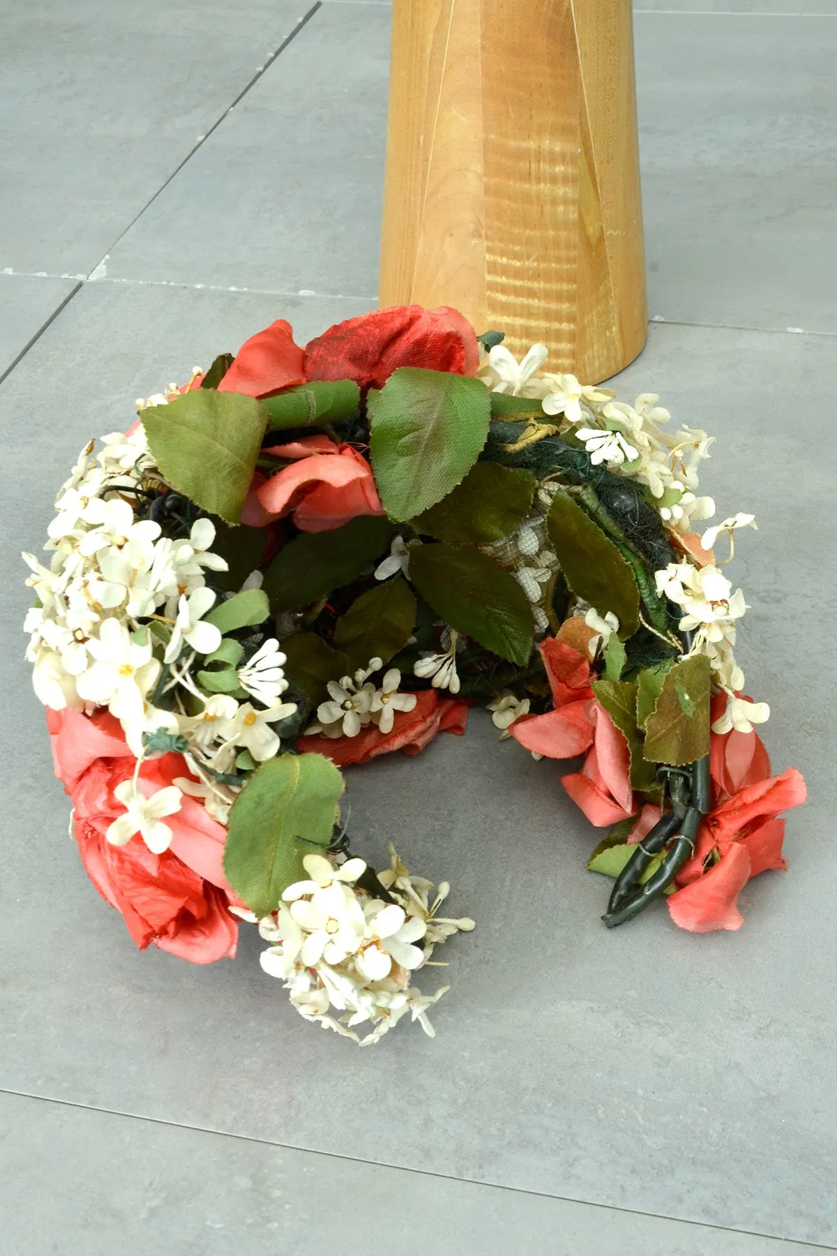 1950s Roses and Flowers Crescent Shape Headband Headpiece