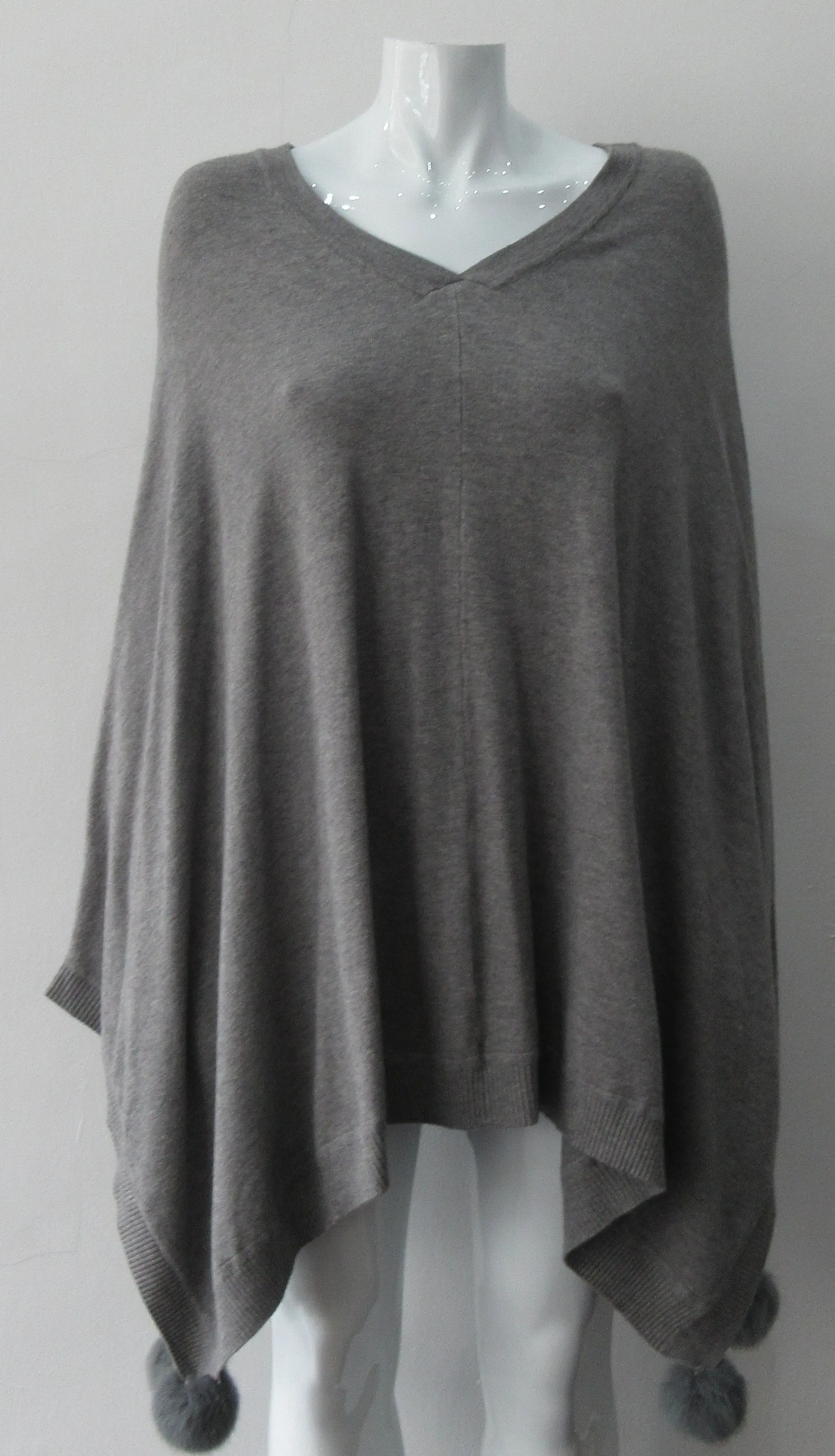 20ANG1A -Angela Mara Basic Poncho Grey