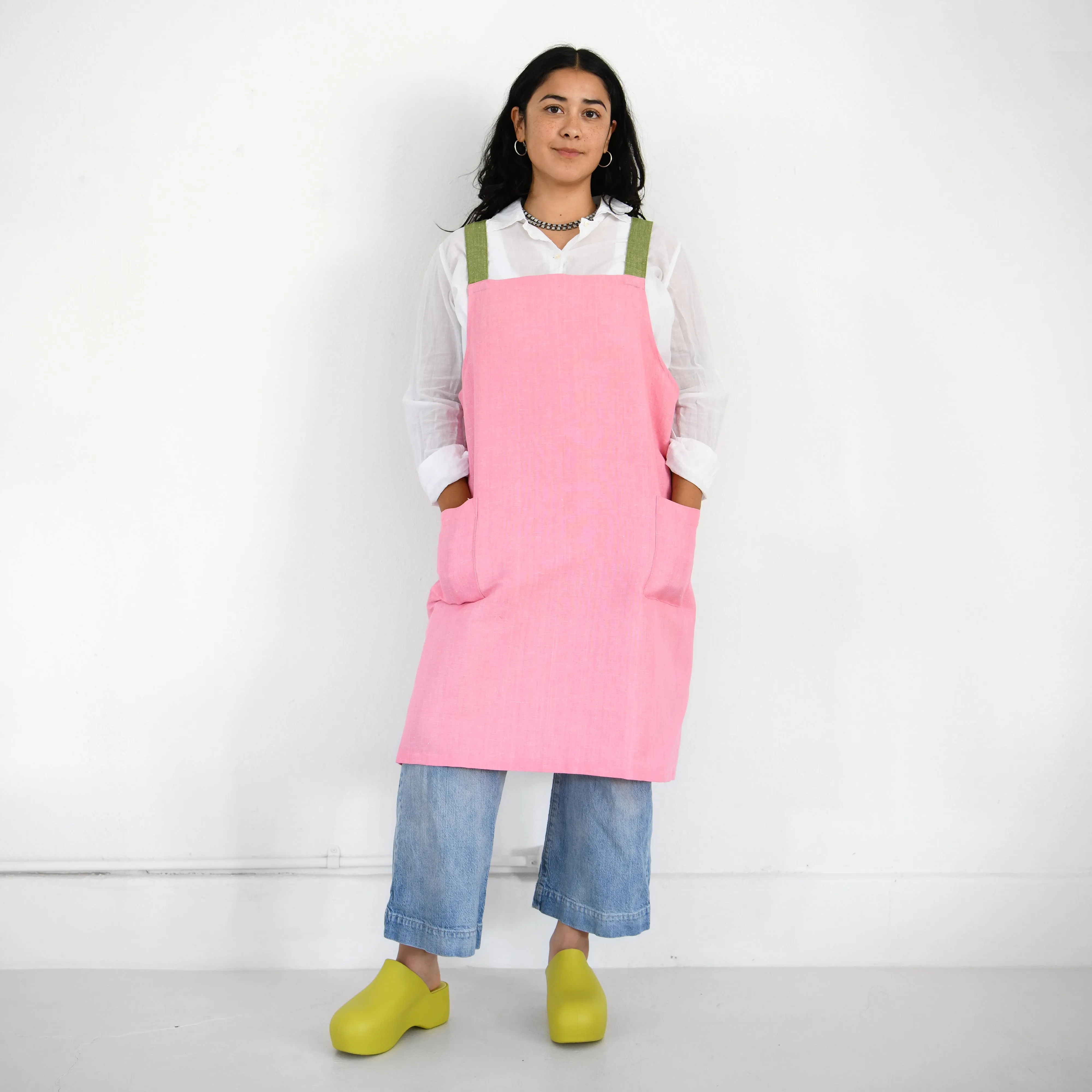 Linen / Cotton Crossback Apron - Rosa   Avocado