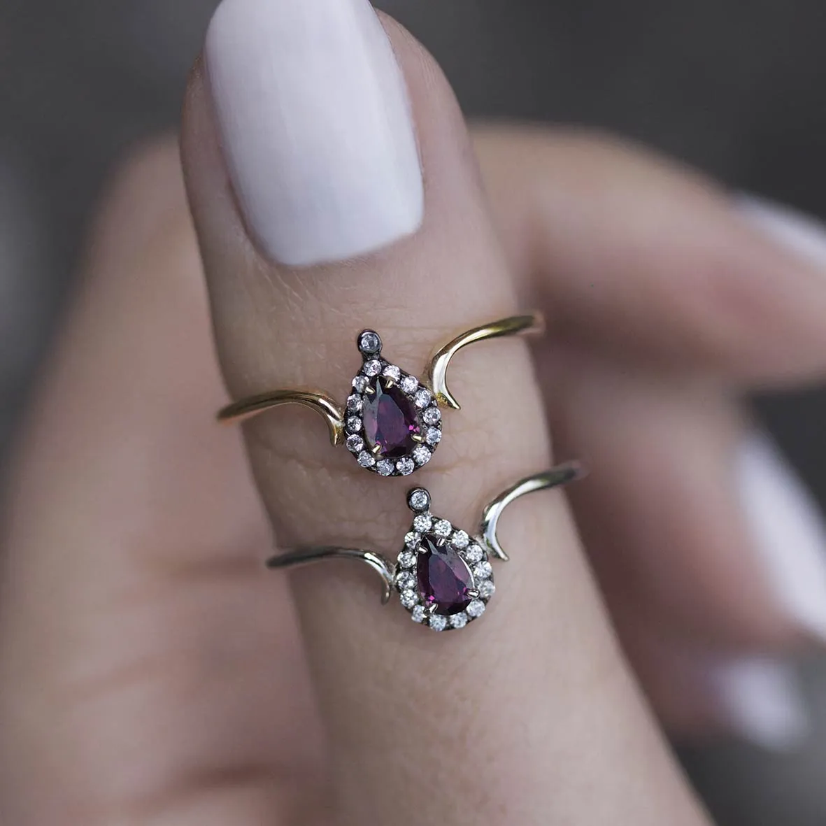 MONTAGUE. Amethyst Teardrop Gold Ring